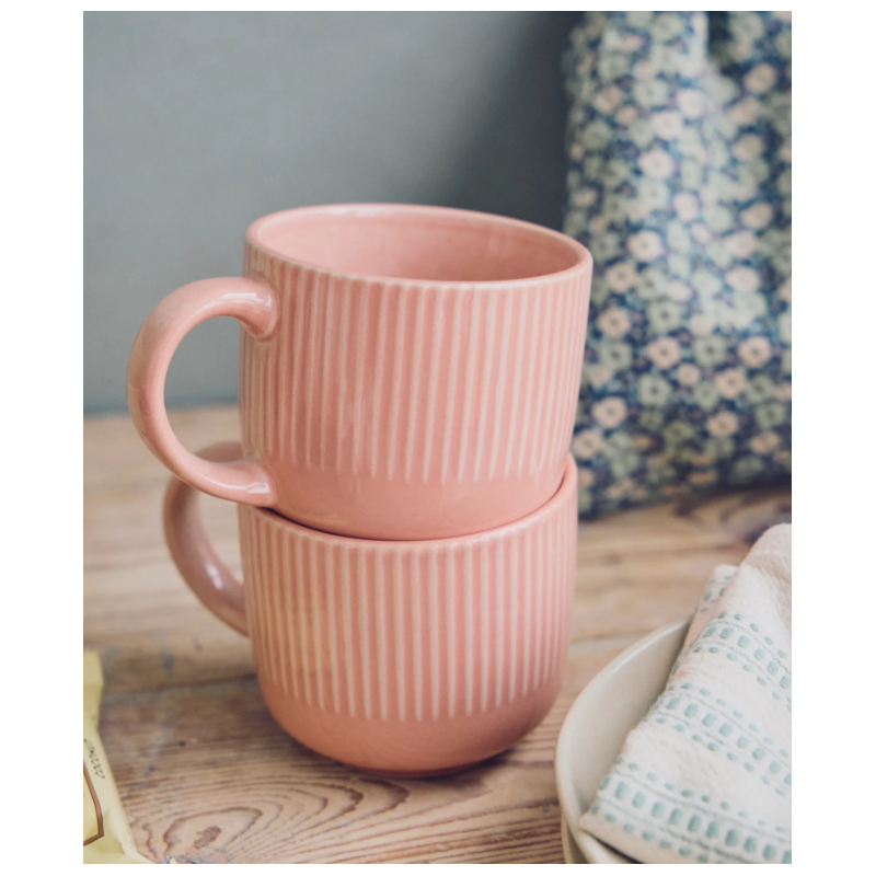 Tasse en grès rose - Striée et unique