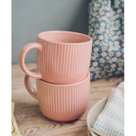 Tasse en grès rose - Striée et unique